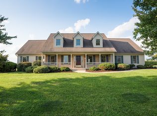 512 Gibbons Rd, Bird In Hand, PA 17505