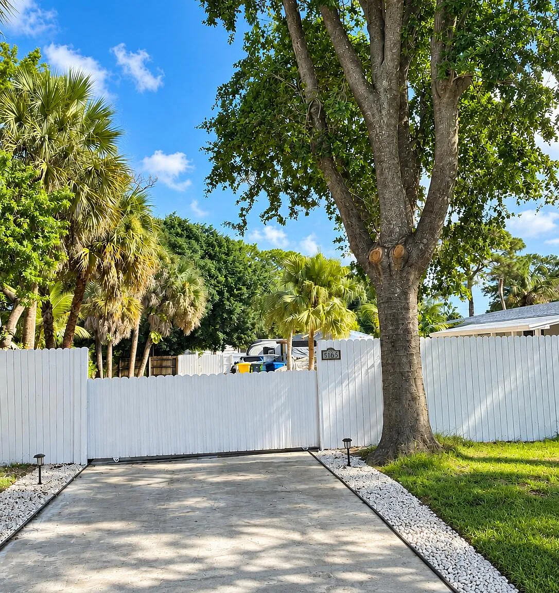 3 bed, 2.0 bath, 1897 sqft, $3,900 — Photo 3