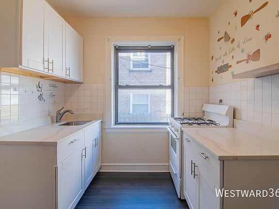 2nd image of 6509 N Hoyne Ave #1N