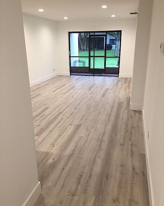 1st image of 455 Lakeview Dr APT 2