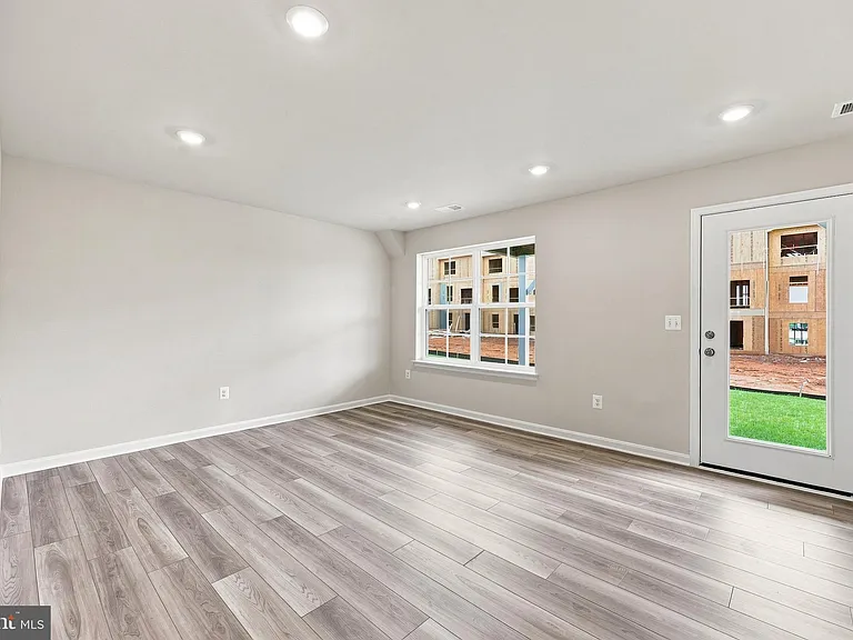 394 Seeback Dr — Photo 5