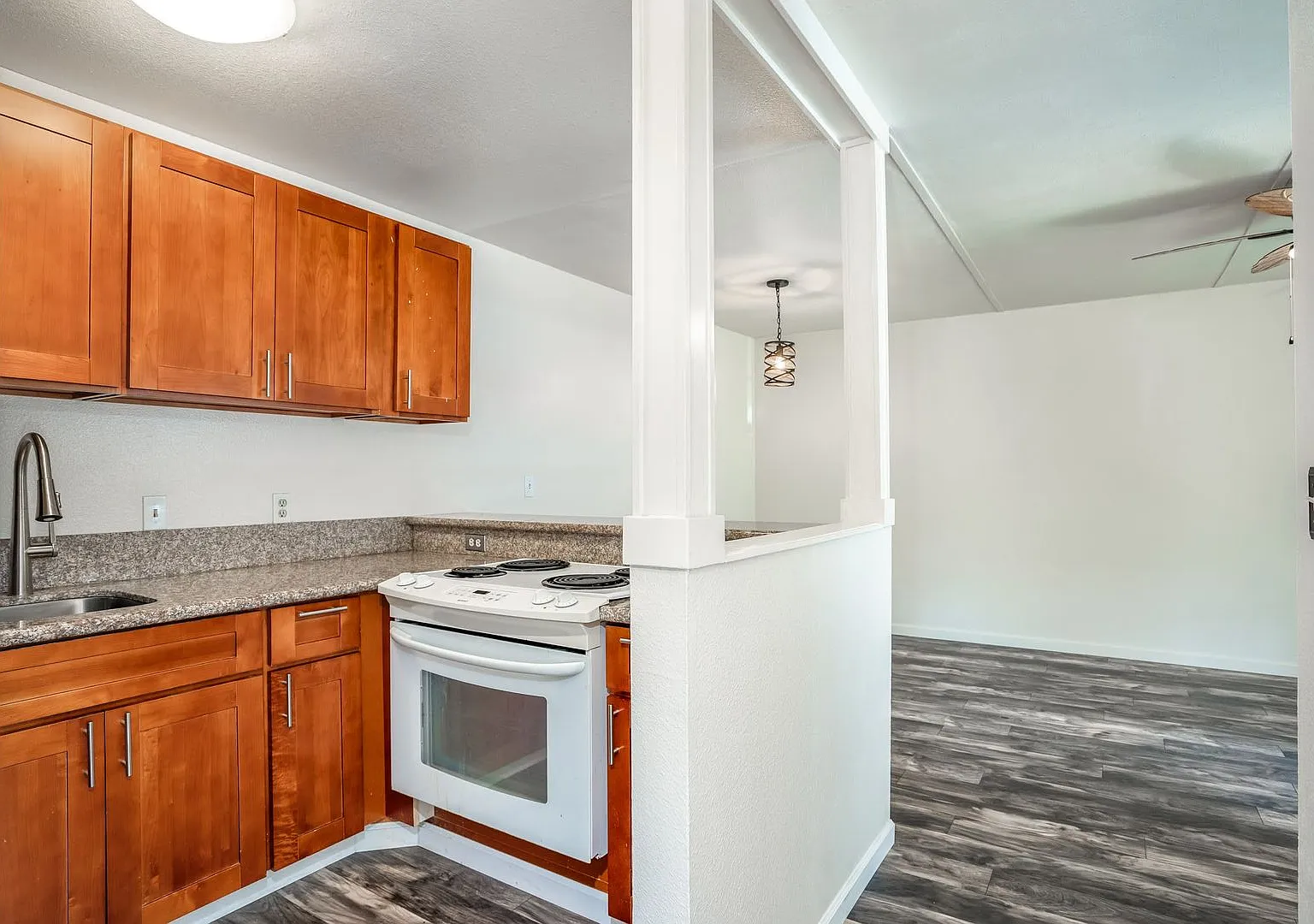 2 bed/1 bath Unfurnished condo in Pet Friendly Keonekai Villages — Photo 3