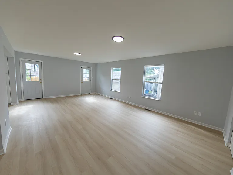 512 N Warren Ave — Photo 18