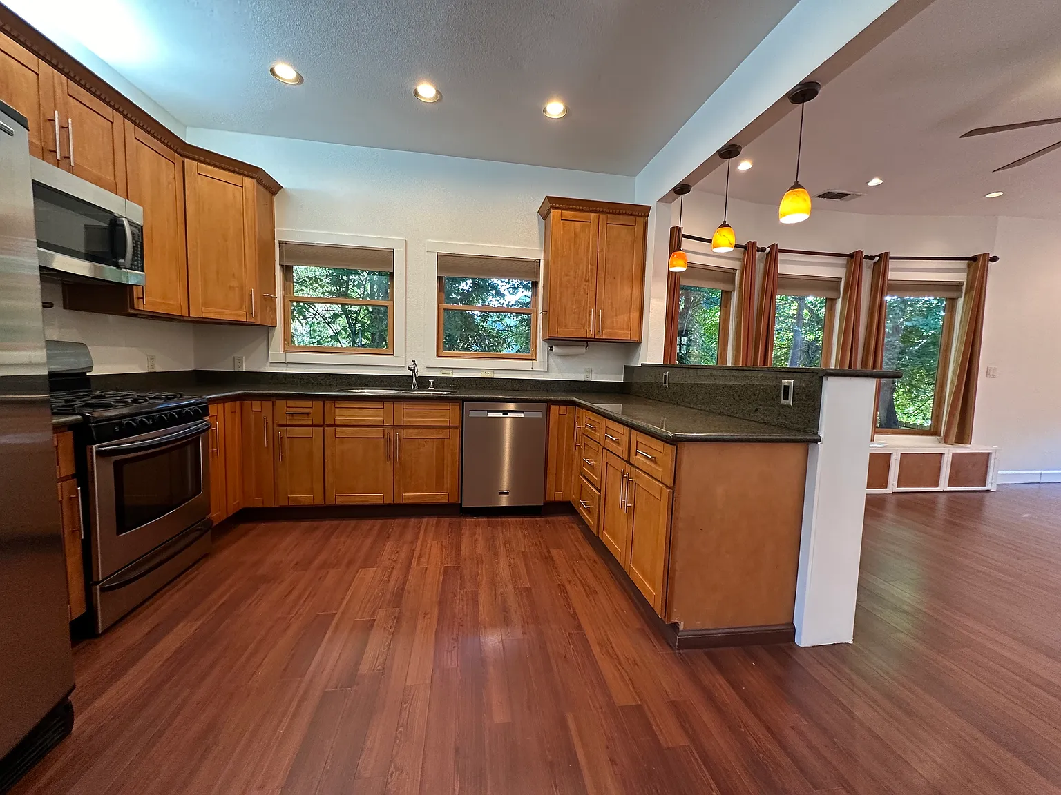 2 bed, 1012 sqft, $2,980 — Photo 4