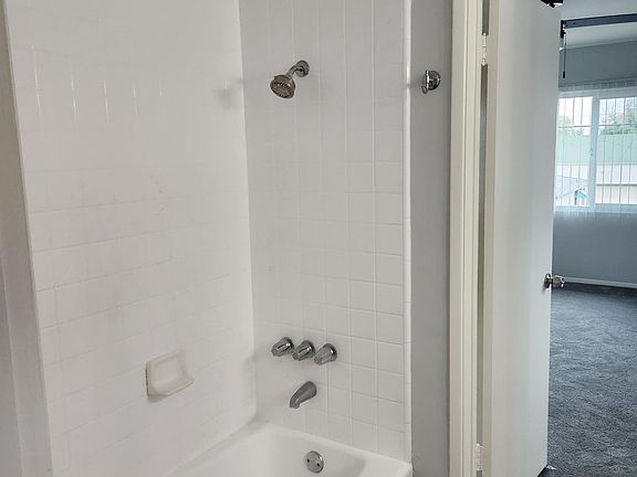Bathtub