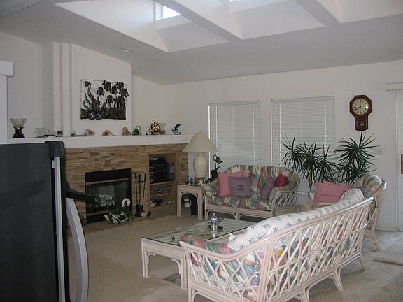 fam rm w/fp,clestry windows