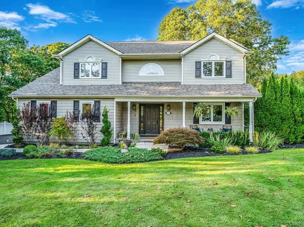 337 Peconic Avenue, Medford, NY 11763