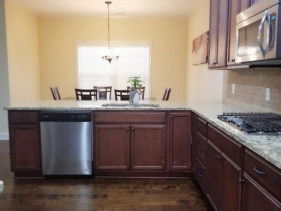 4th image of 1427 Squire Hill Ln