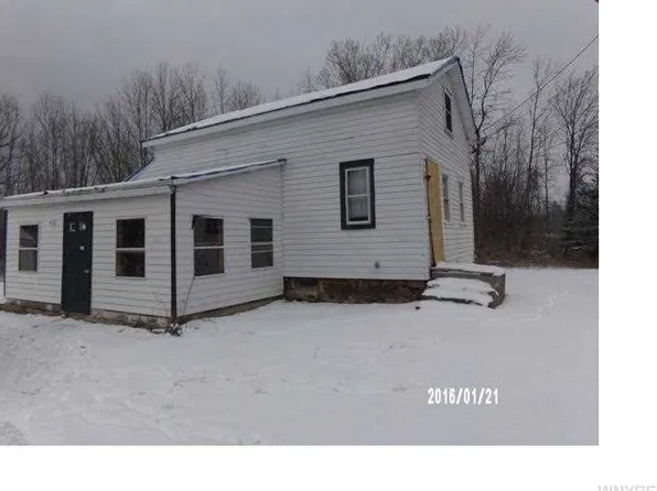6552 N Lake Rd, Bergen, NY 14416