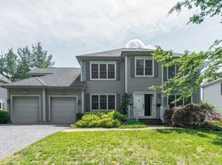 1089 Quigley Ct, Teaneck, NJ 07666