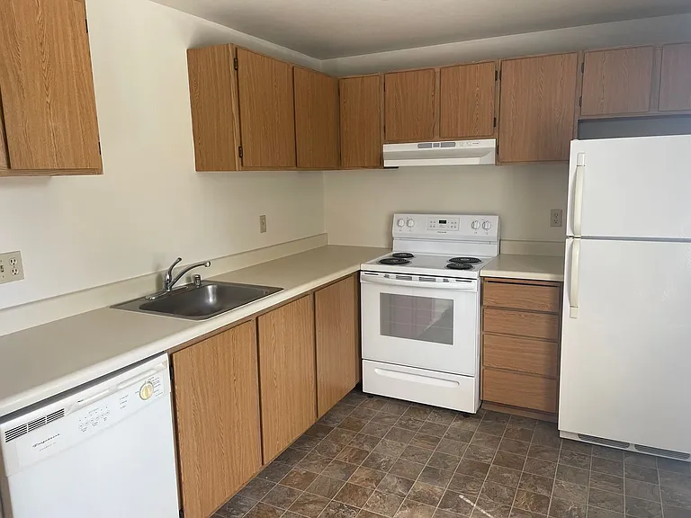 690 NW Atalanta Way #L — Photo 5