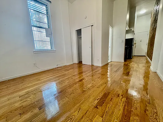 Rented by R New York | media 58