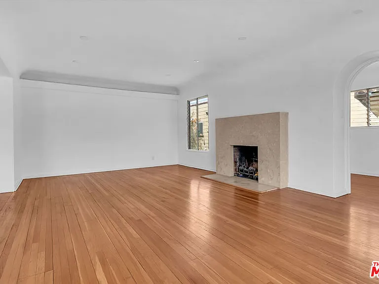 8300 Blackburn Ave — Photo 2