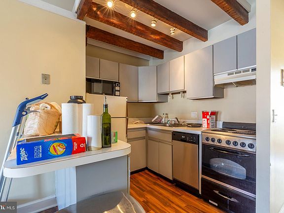 5th image of 308 Bainbridge St Floor 3