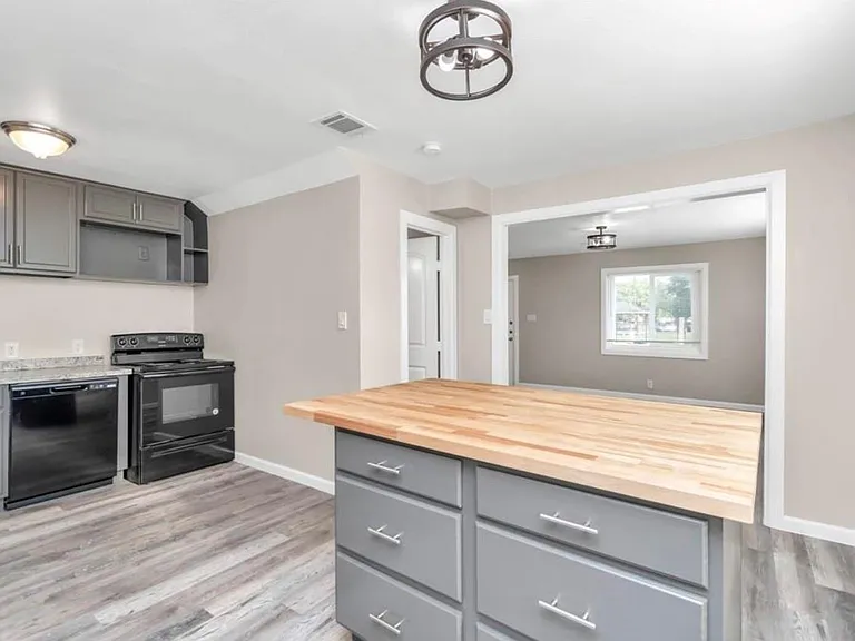 3404 Blodgett St — Photo 13
