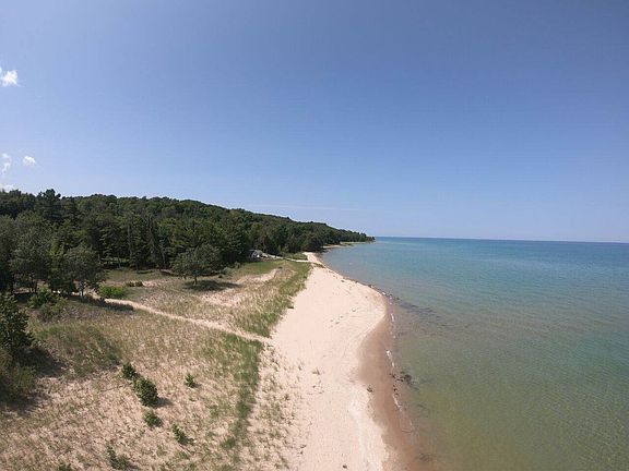 2nd image of 6109 N Lake Shore Dr