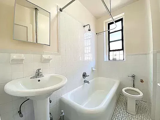 Rented by Bruma Realty LLC | media 4