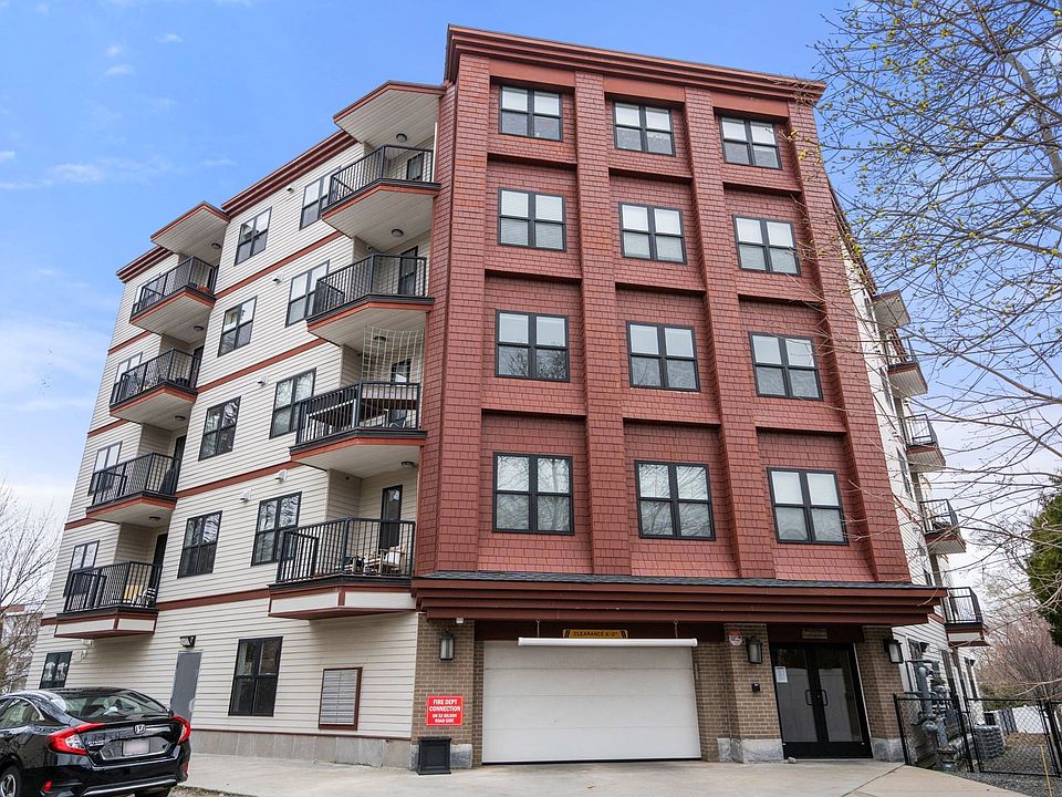 1st image of 32 Gilson Rd Unit 3