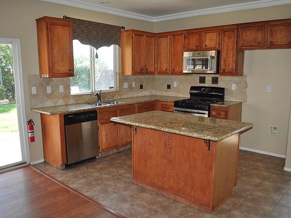 3rd image of 34337 Oakwood Pl