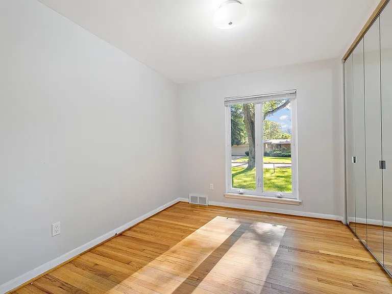 966 Woodlea St — Photo 15