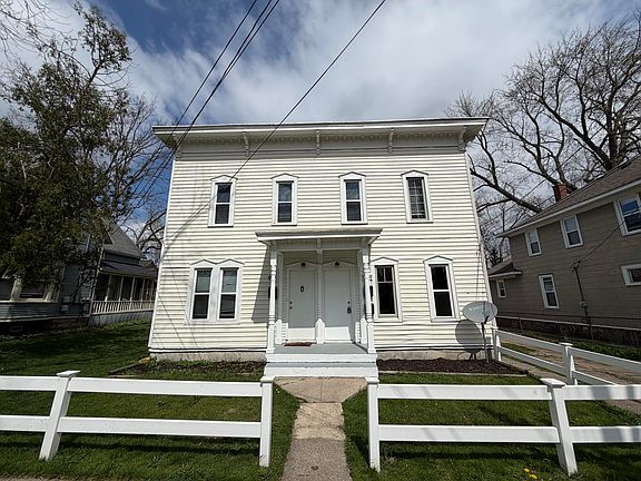 3rd image of 819 10th St NW