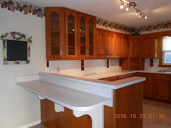 Kitchen with breakfast bar and small eating area