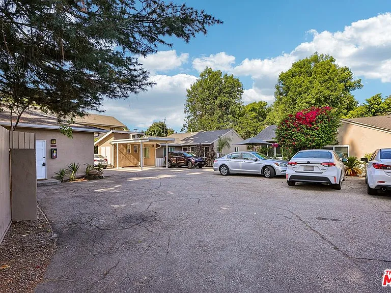 6727 1/2 Orion Ave — Photo 4