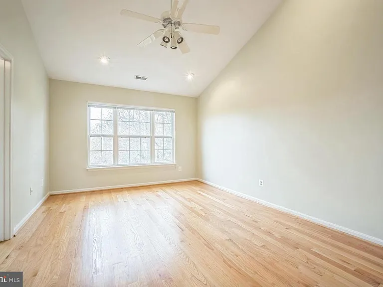 11551 Laurel Lake Sq — Photo 17