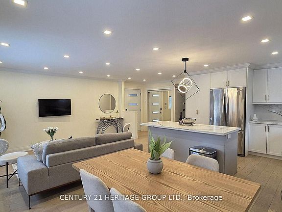 3rd image of 333 Paliser Cres S