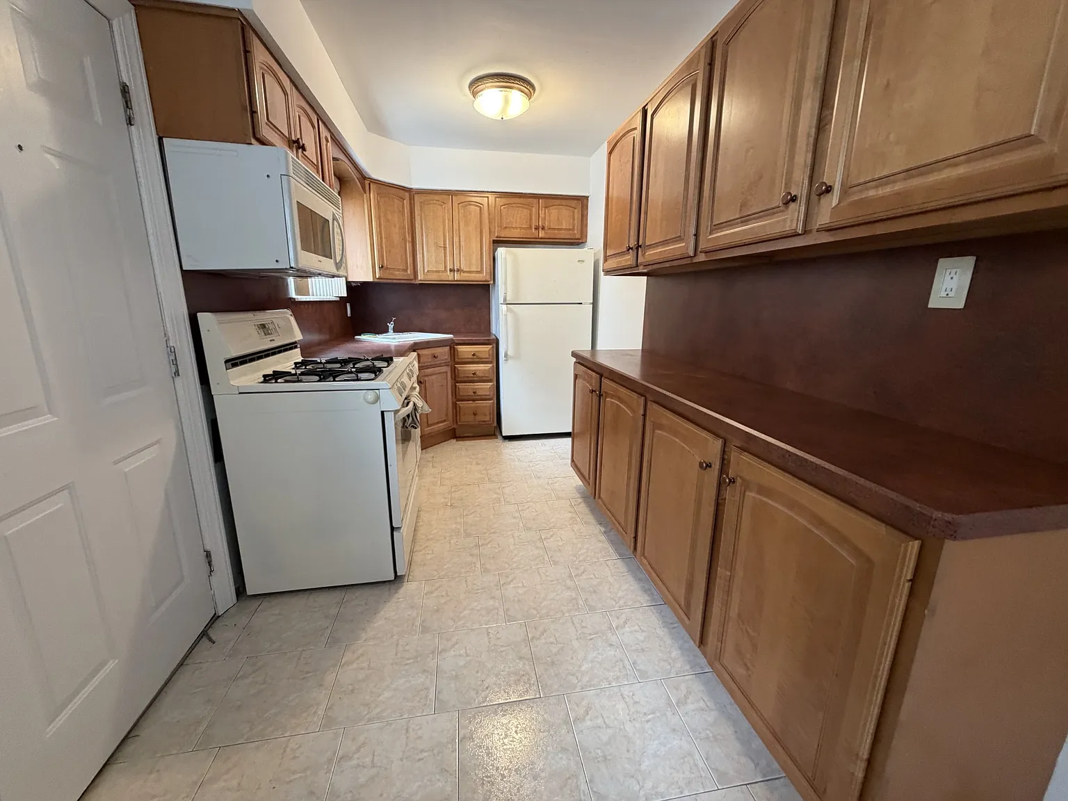 Studio, $2,440 — Photo 2