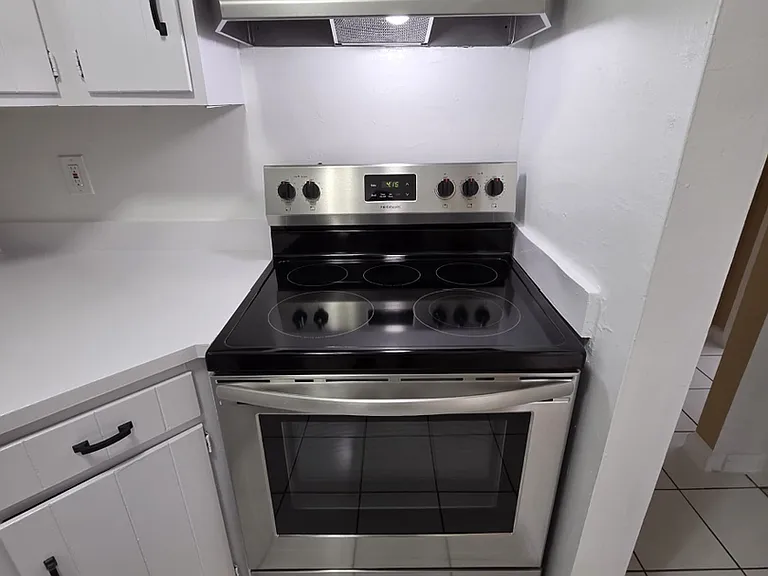1150 NE 17th Ct — Photo 7