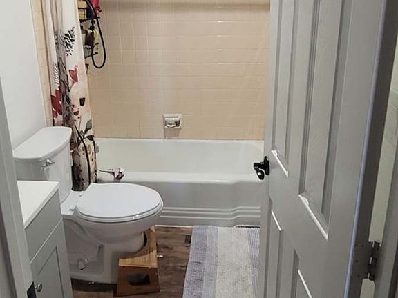 4th image of 3072 Panorama Rd APT B