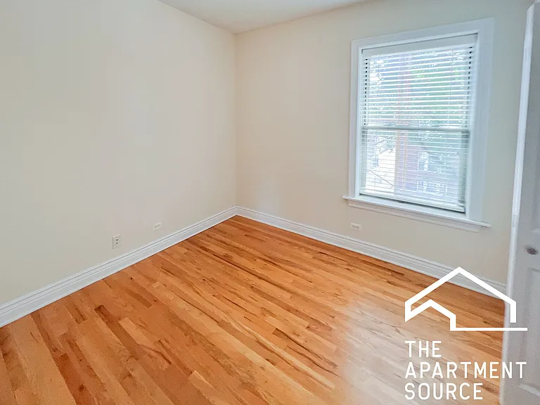 1210 W Waveland Ave #2 — Photo 6