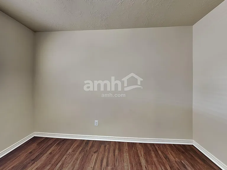 1190 S Inverness Dr — Photo 18