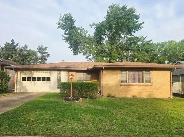 329 N College St, Winfield, KS 67156