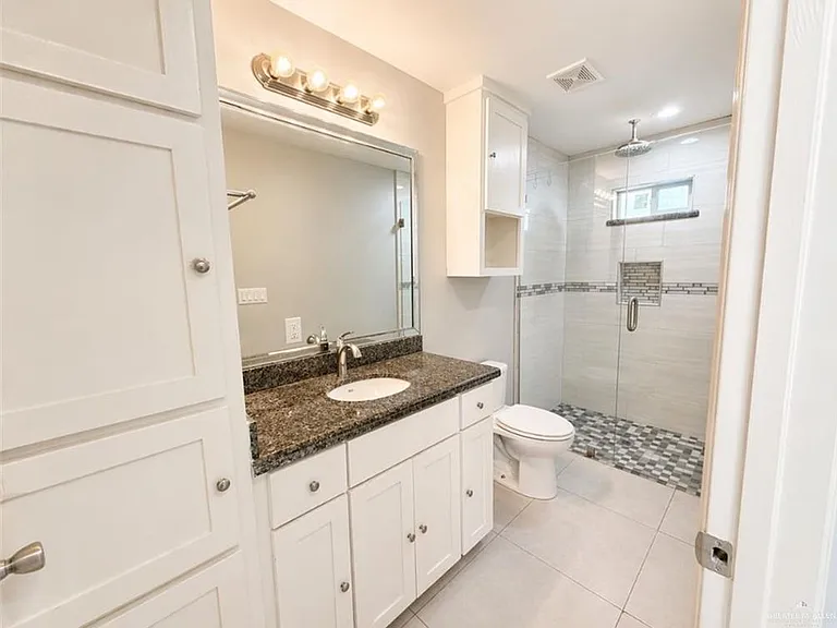 1206 E Maurer St — Photo 14