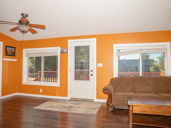 4th image of 810 W 10th St