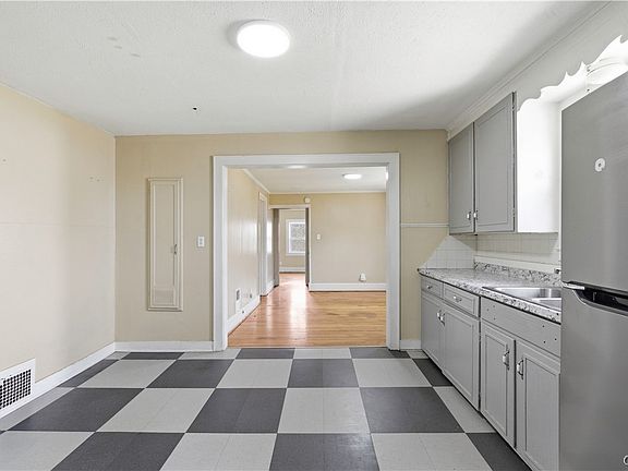 5th image of 1024 Danforth St