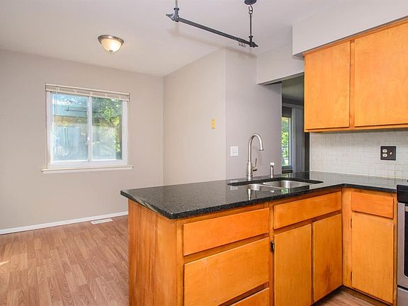 3rd image of 2847 Marshall St