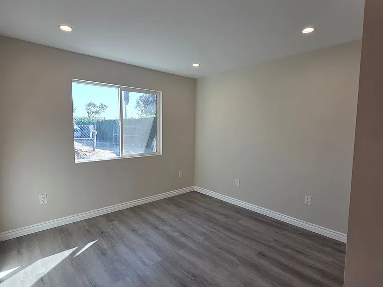 5546 Sulphur Dr — Photo 11