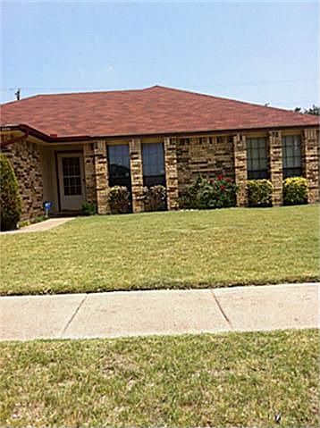 1st image of 806 Richards Dr