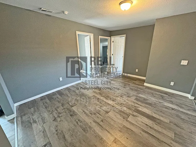 1012 W 11th St — Photo 9