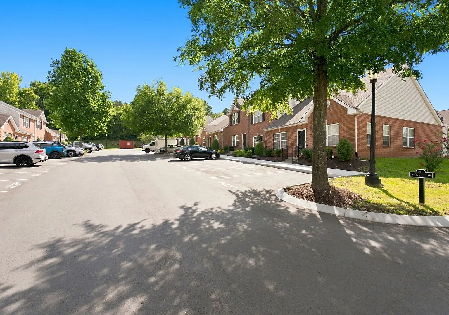 Charming 2-Bed Townhome in Hardison Hills — Photo 4