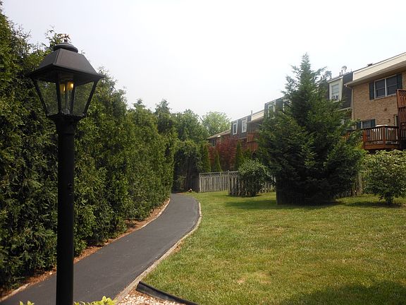 5th image of 1027 Lindsay Ln