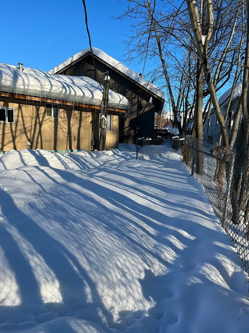 Affordable Pet Friendly Home in South Anchorage — Photo 3