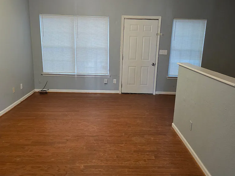 321 Brookview Dr — Photo 5