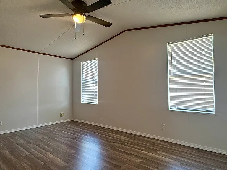 804 S Meredith Ave — Photo 10