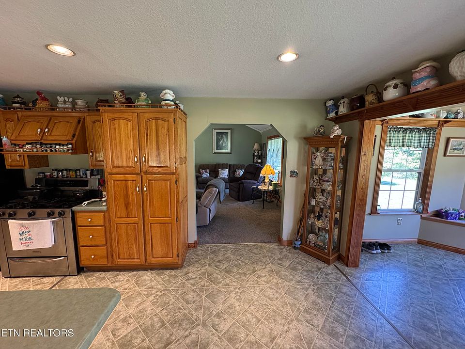 25th image of 439 Elvira Ln