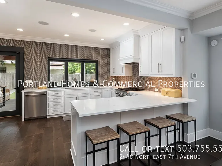2446 NE 7th Ave — Photo 5