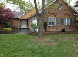 261 Old Oak Post Rd, East Amherst, NY 14051